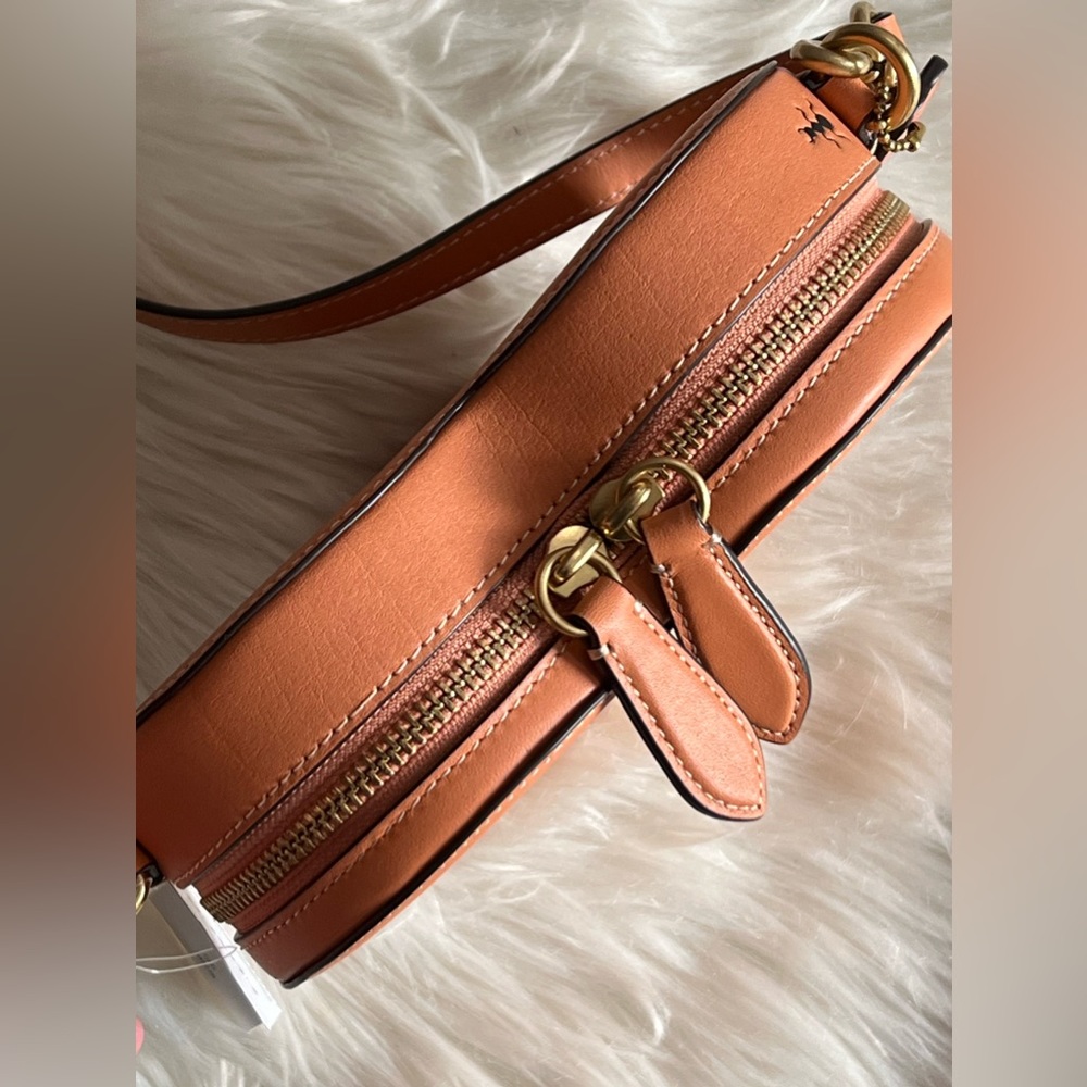 💰SOLD - CK398 - Coach X Observed By Us Heart Crossbody - Picture 9 of 15